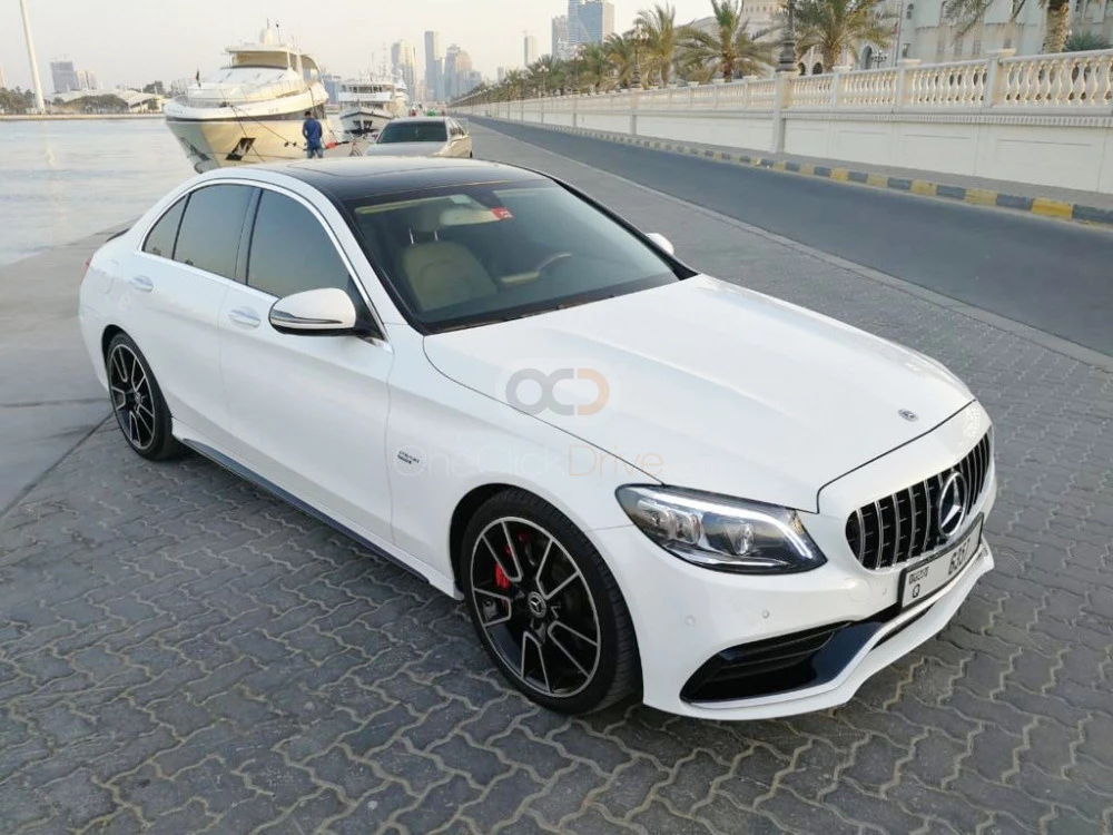 Beyaz Mercedes Benz C300 2019 for rent in Dubai 7